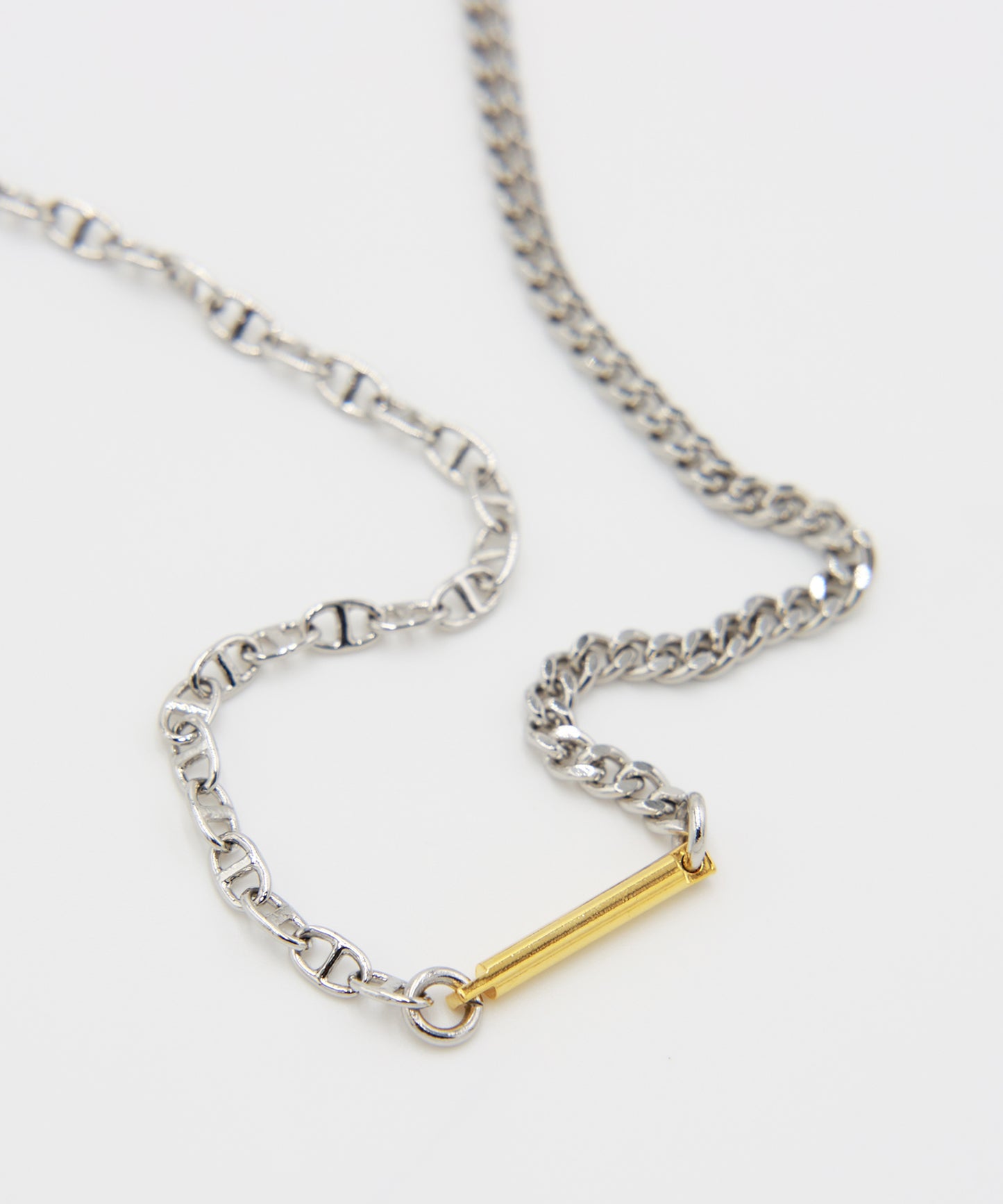 THIN SWITCHING NECKLACE