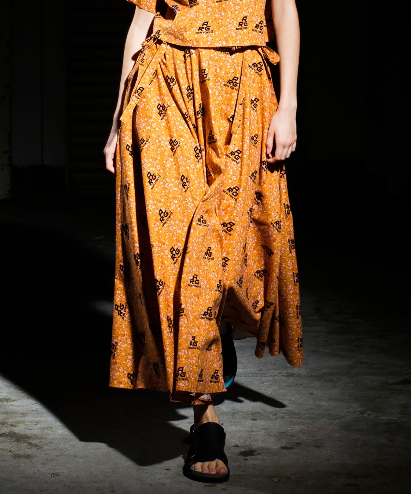 FLOCKED PRINT LONG SKIRT