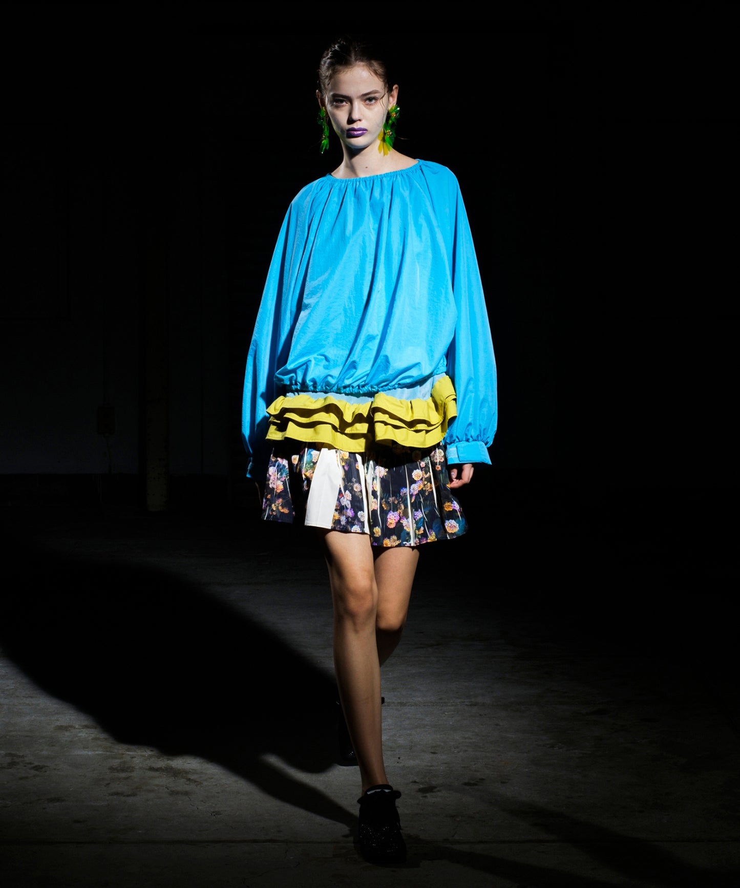 FRILL HEM NYLON PULLOVER