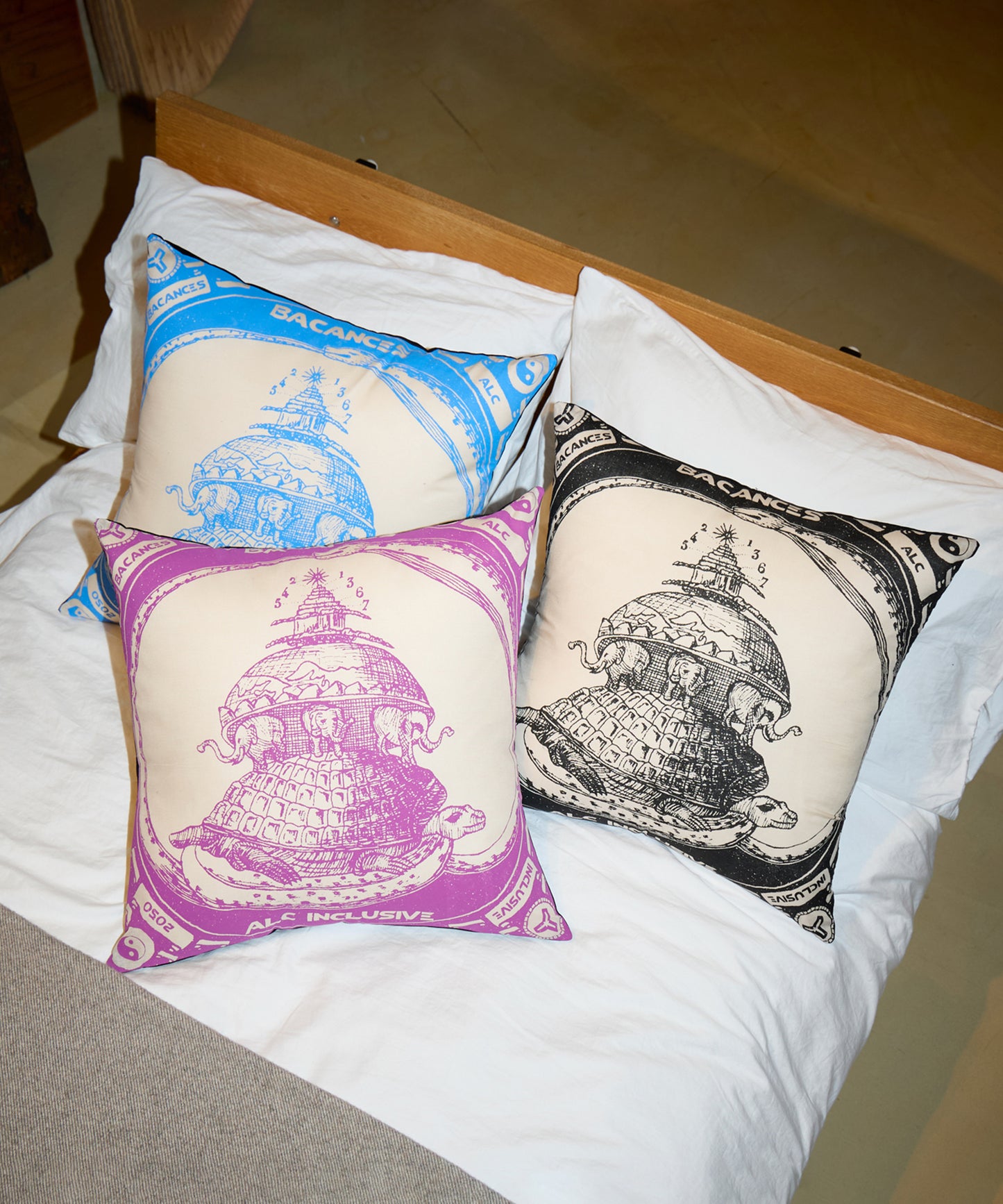 BLC BANDANA CUSHION [PTOLEMAIC]