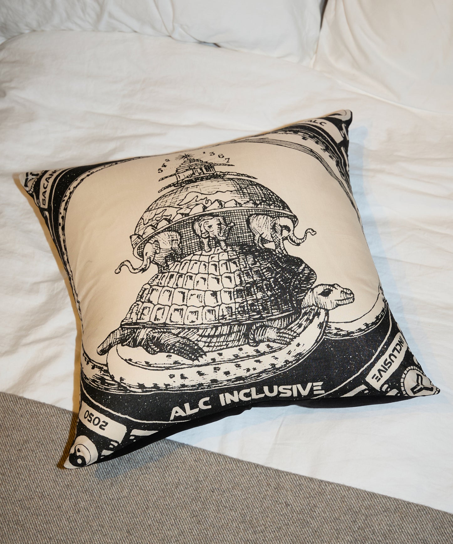 BLC BANDANA CUSHION [PTOLEMAIC]