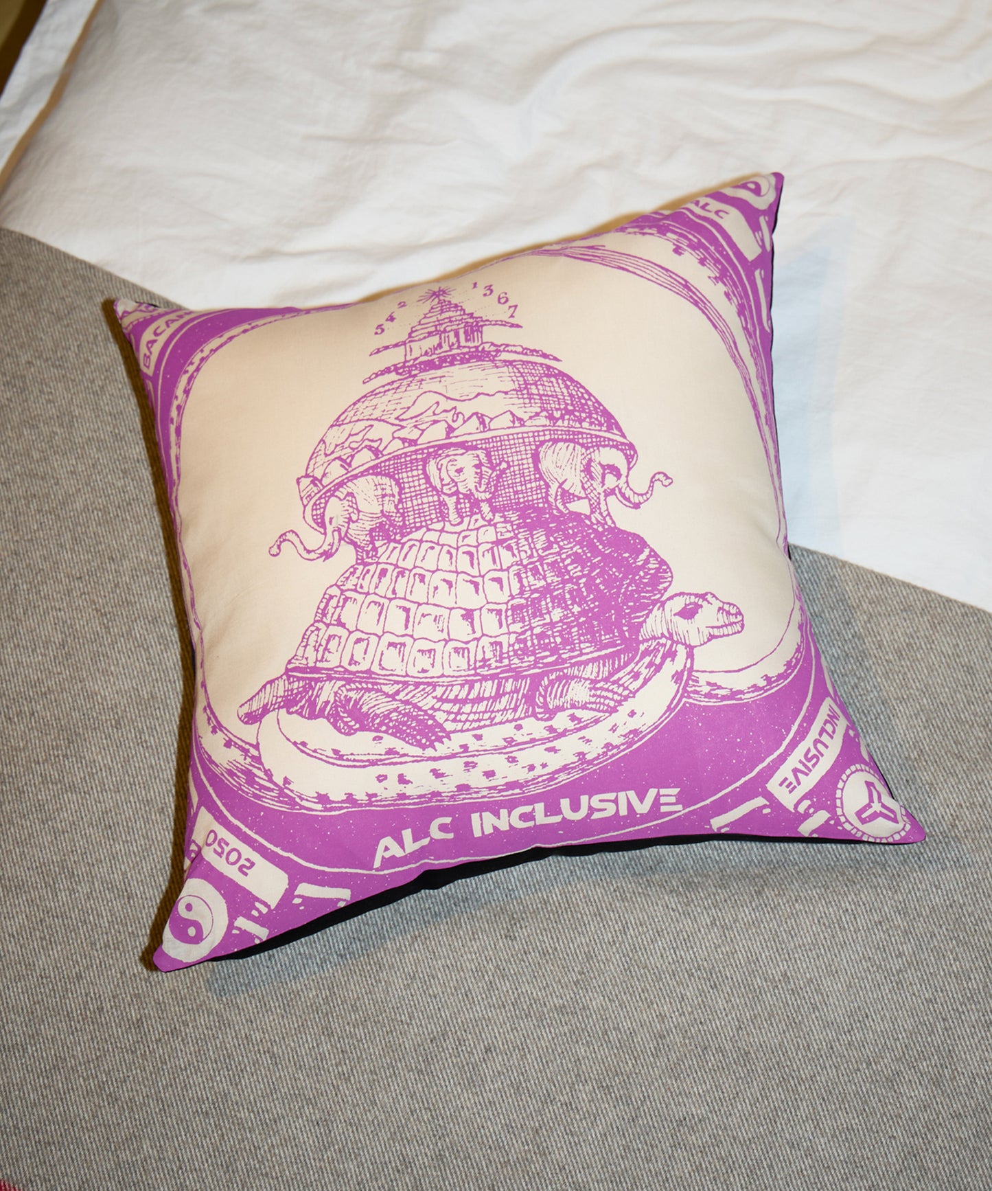 BLC BANDANA CUSHION [PTOLEMAIC]