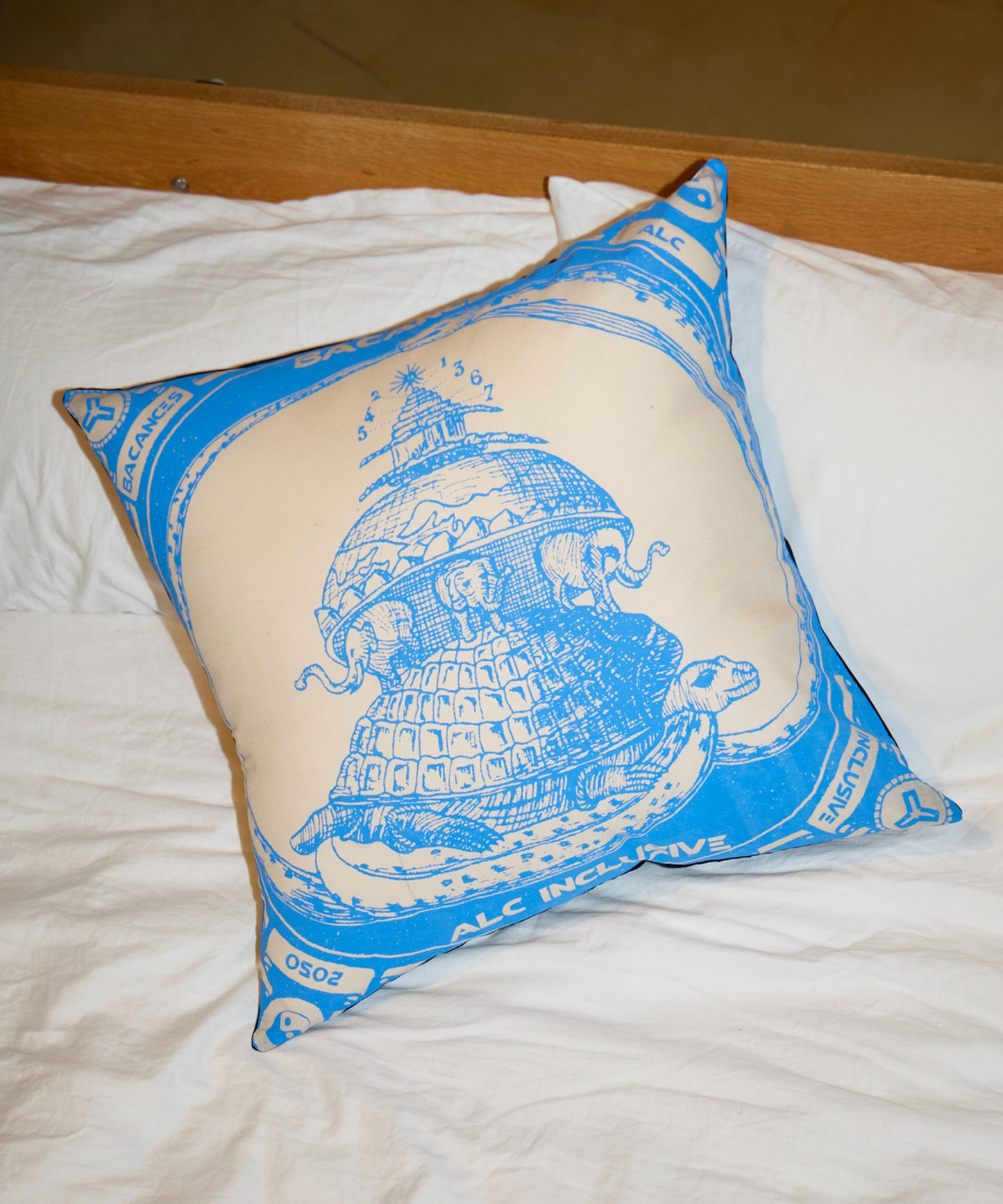 BLC BANDANA CUSHION [PTOLEMAIC]