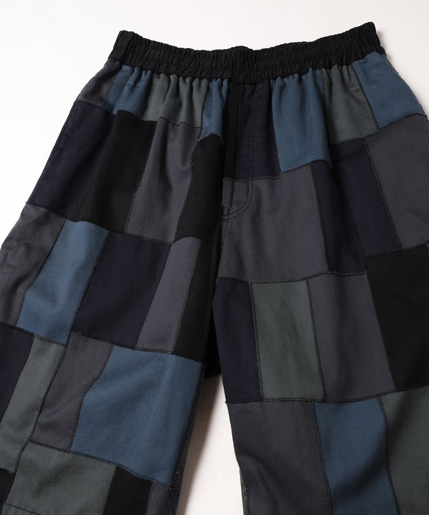 LOOSE STITCH PATCHWORK SHORT PANTS　