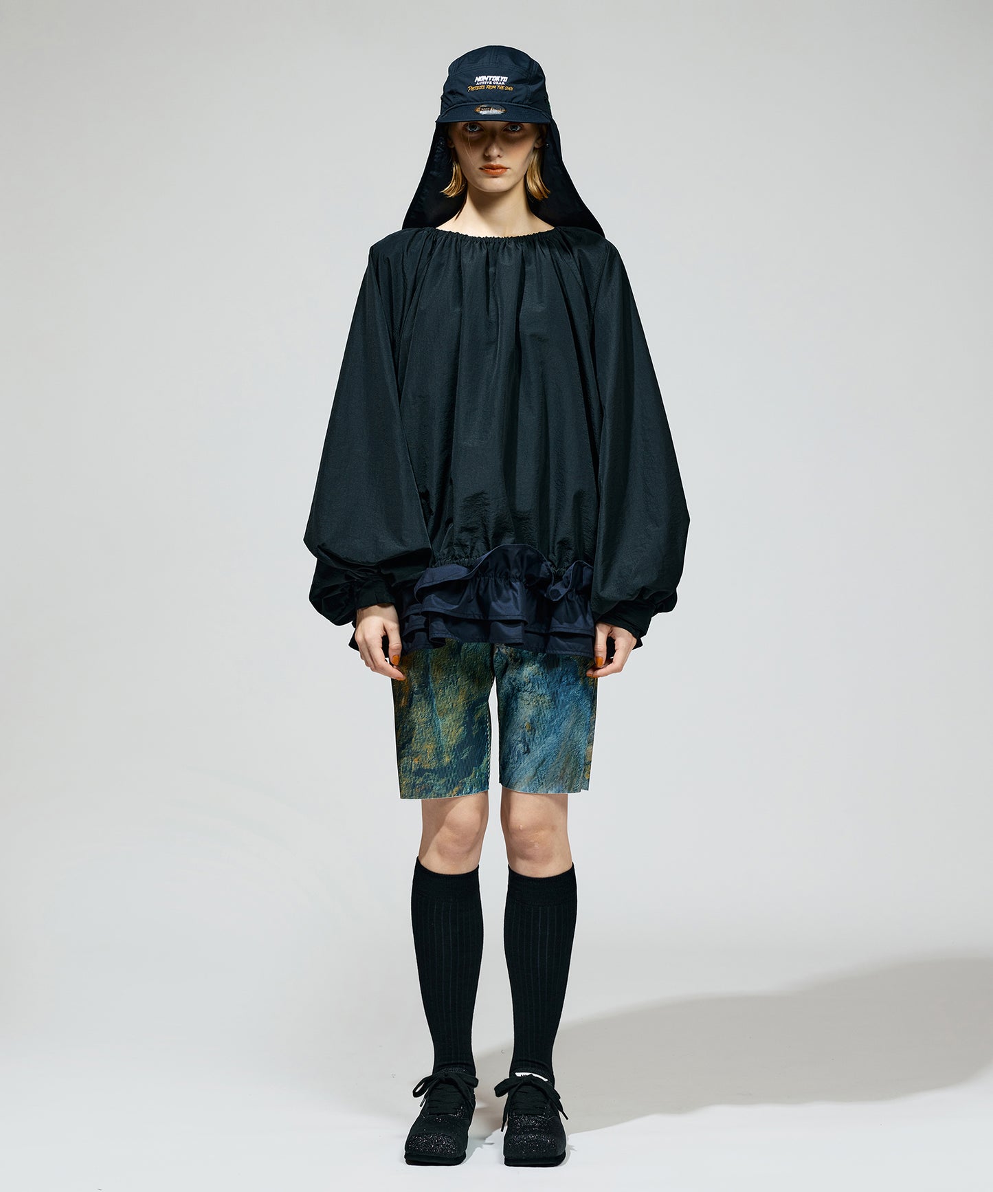 FRILL HEM NYLON PULLOVER