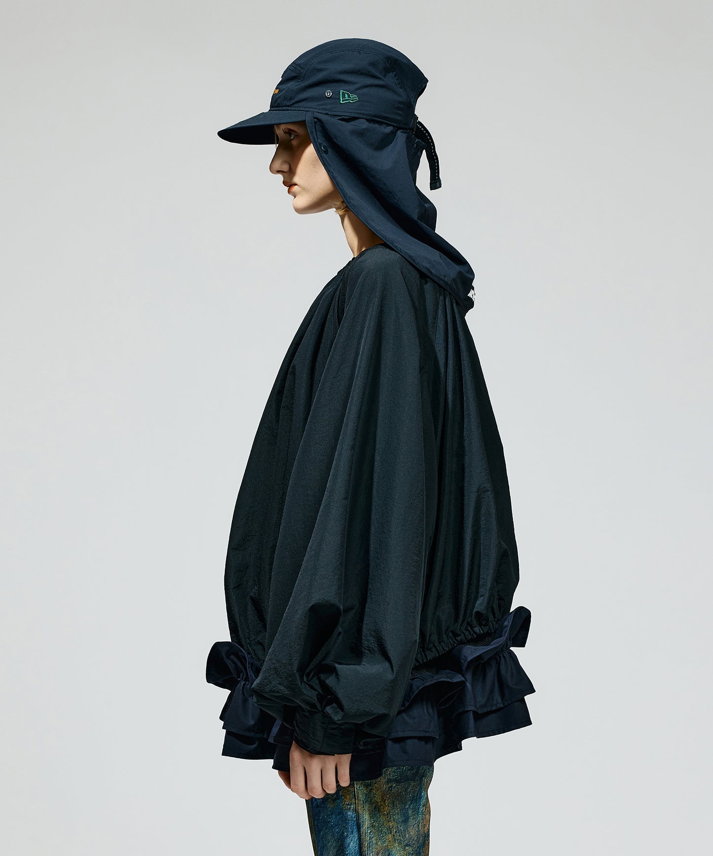 FRILL HEM NYLON PULLOVER