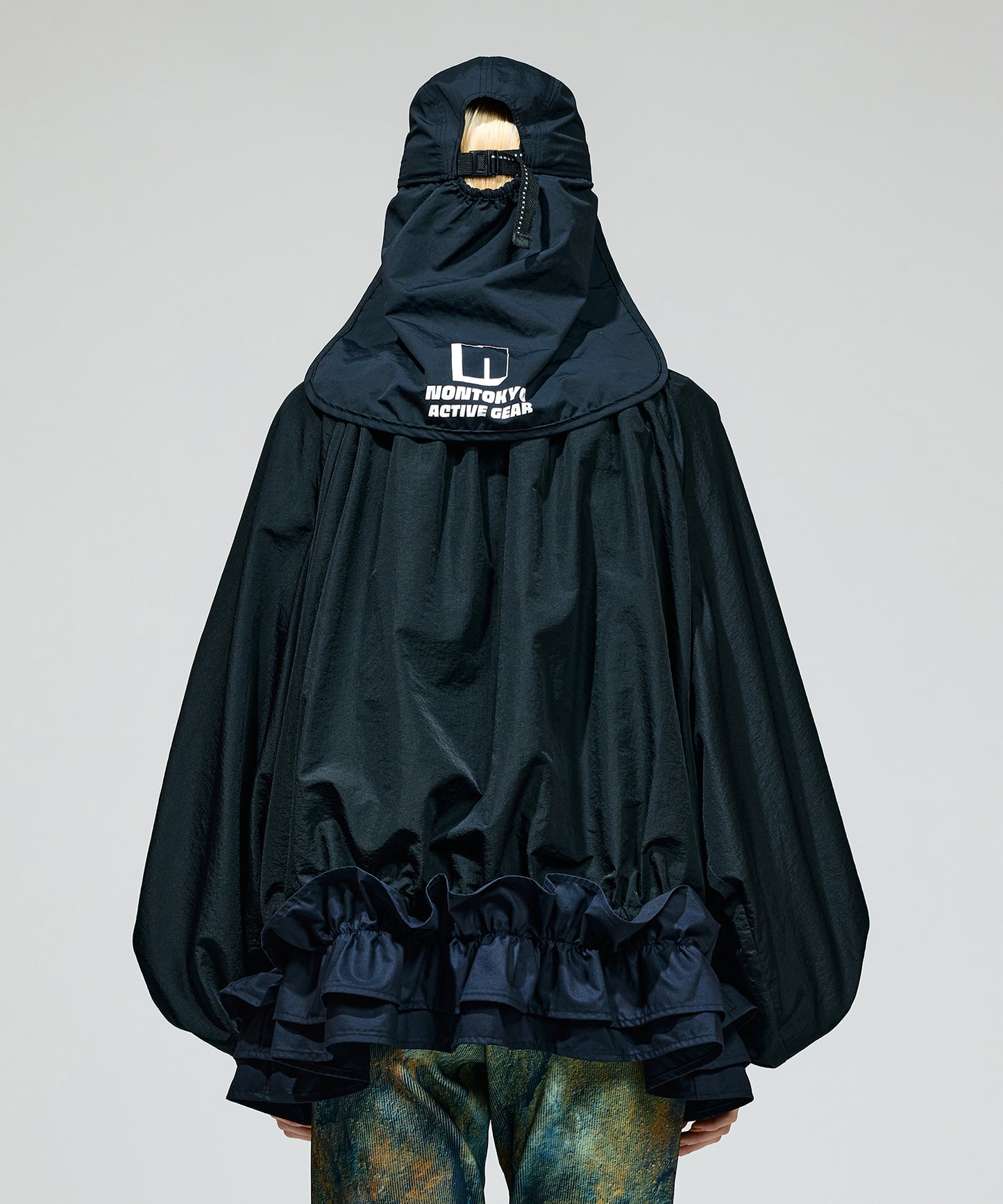 FRILL HEM NYLON PULLOVER