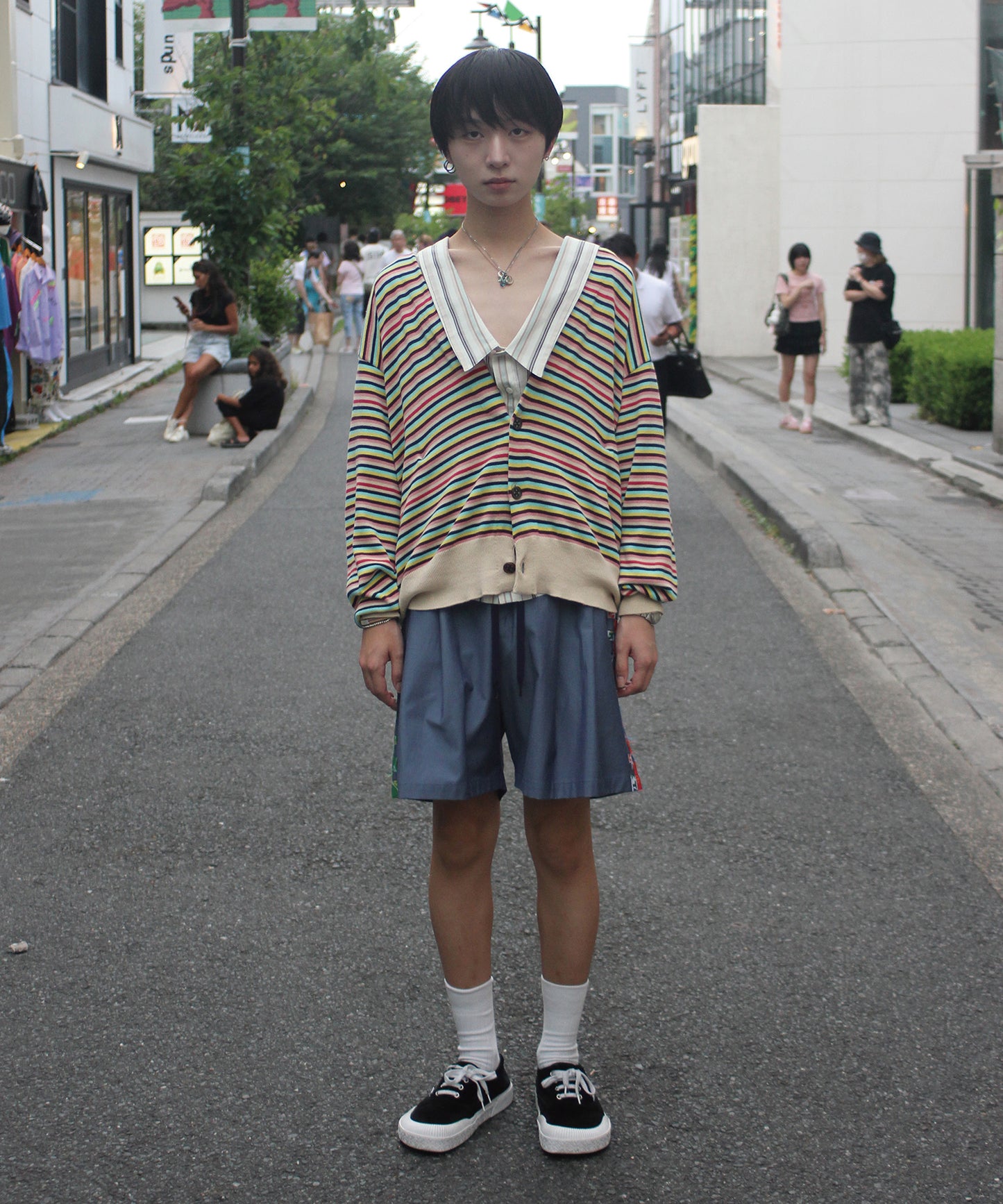 BACK-TO-FRONT BORDER KNIT