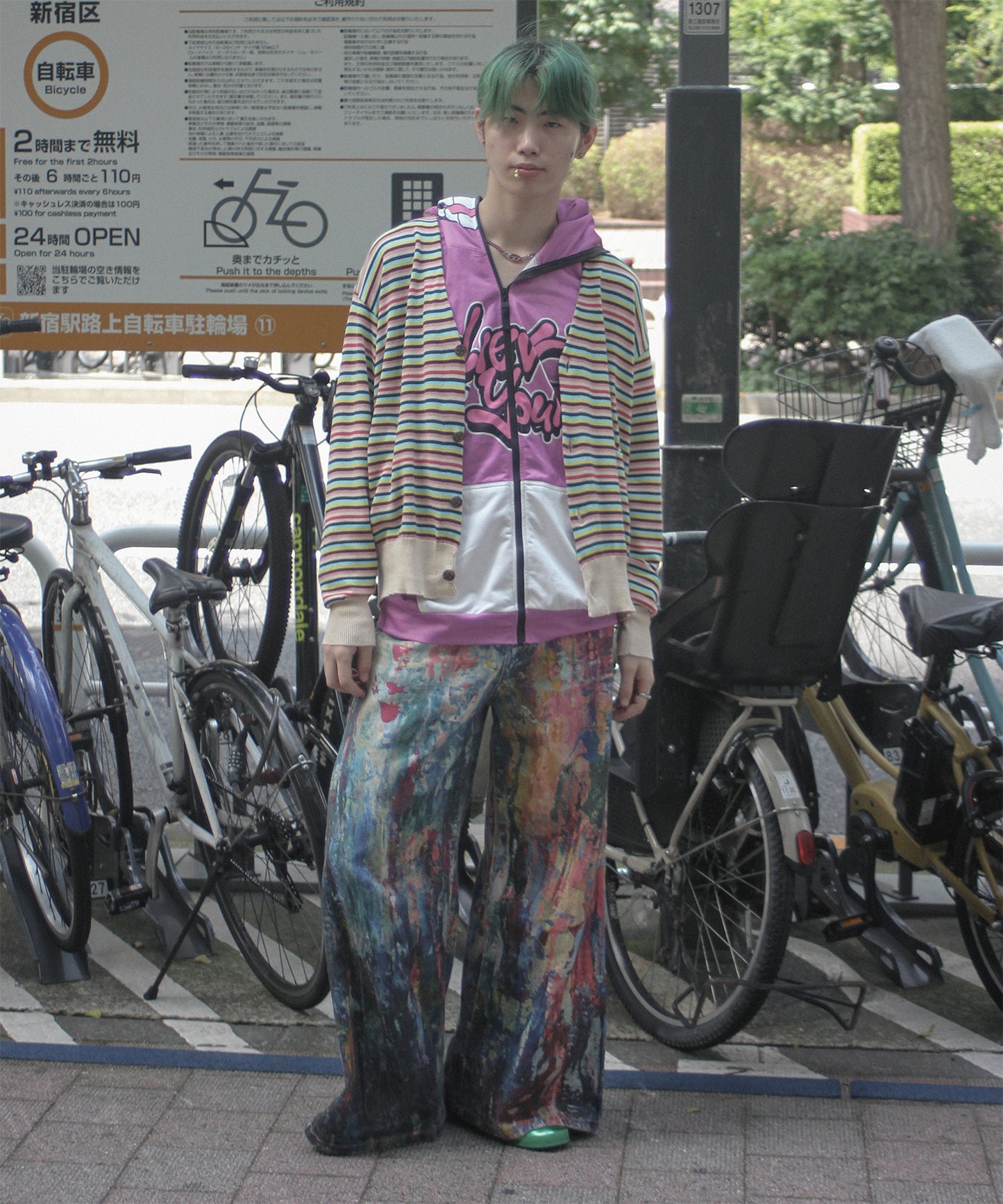 BACK-TO-FRONT BORDER KNIT