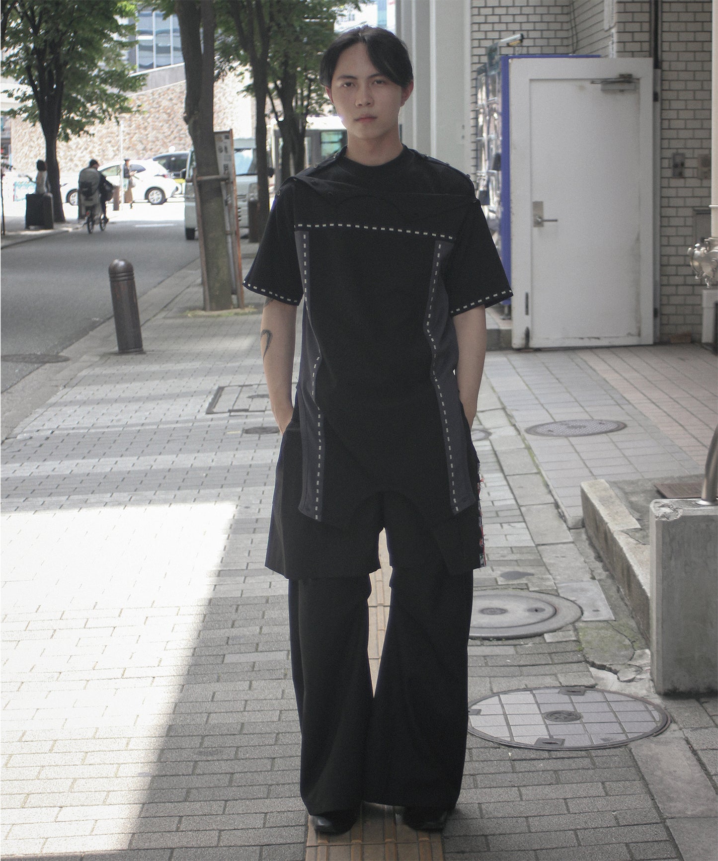 UPSIDE DOWN TEE