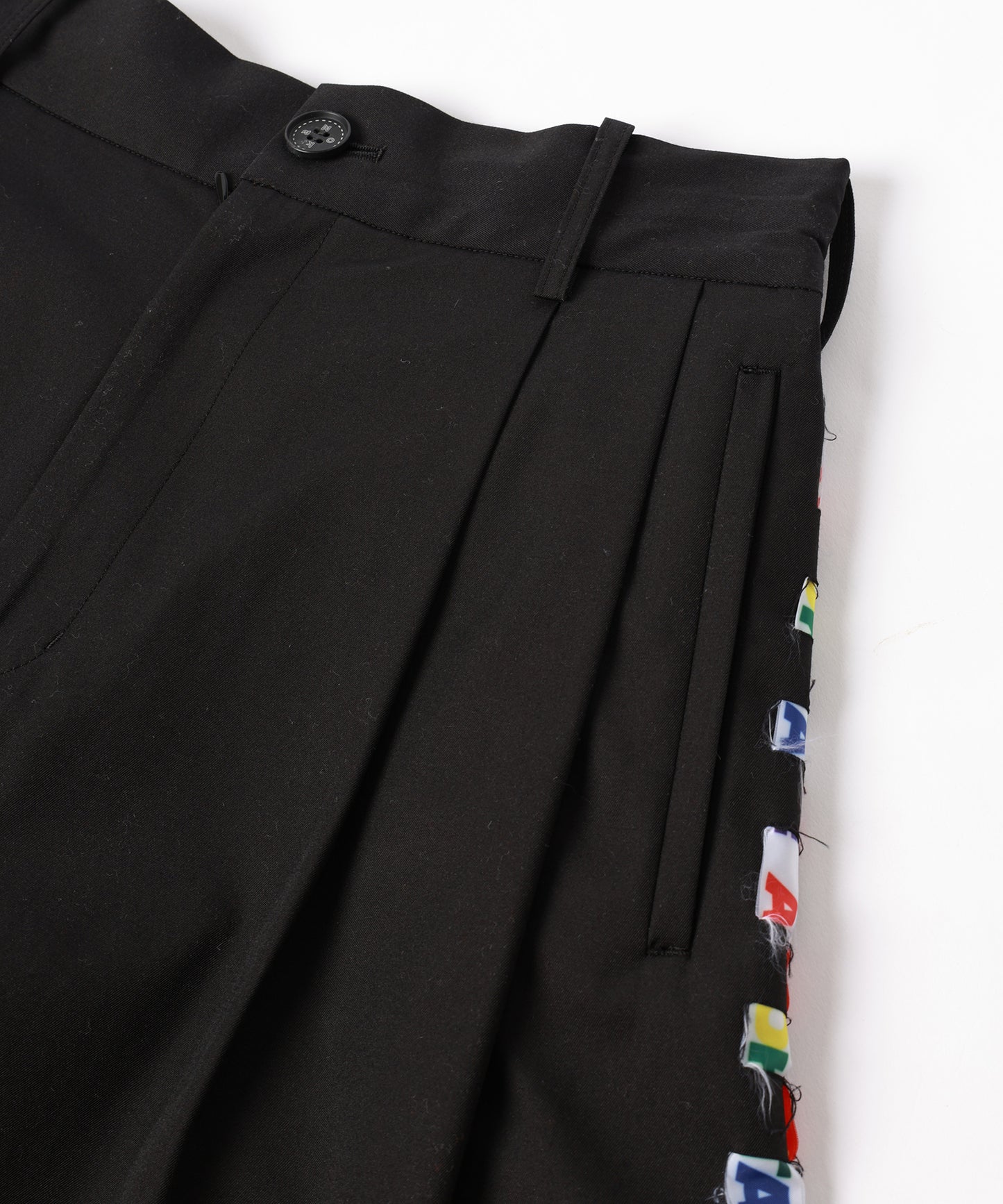 TAPE WEAVING SHORT PANTS