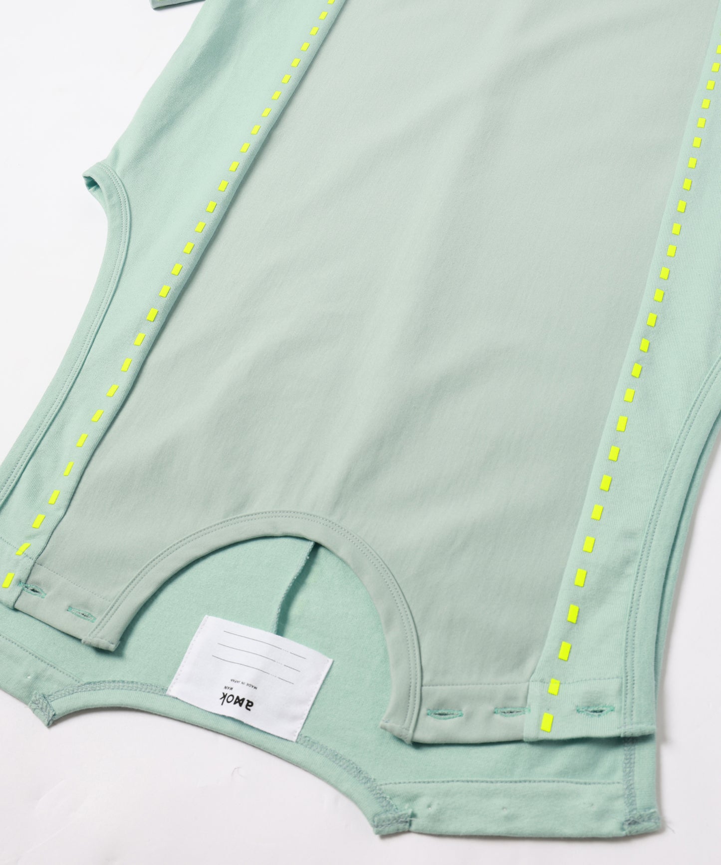 UPSIDE DOWN TEE