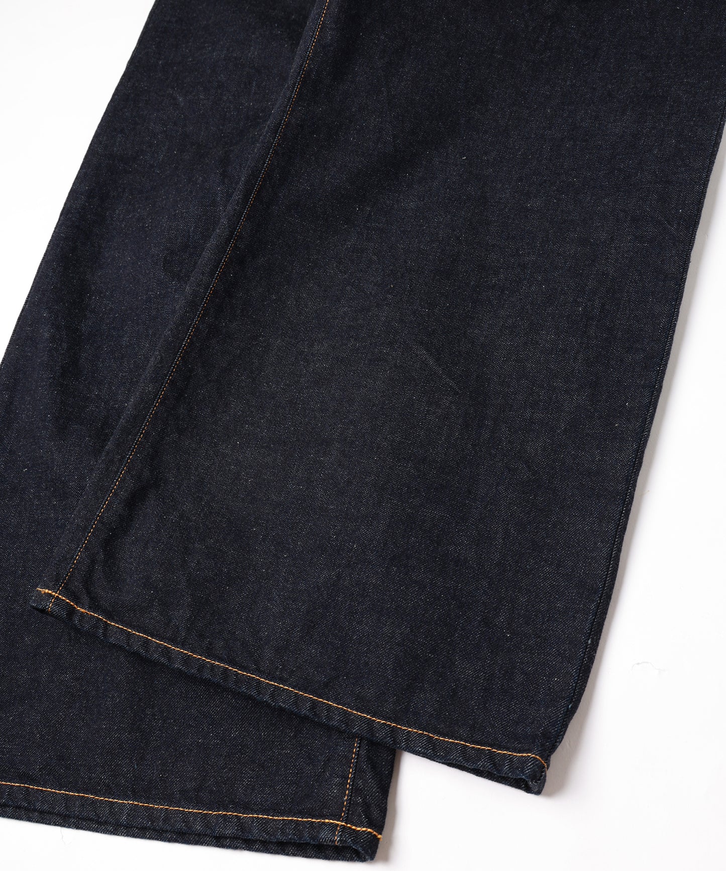 WIDE ONE TUCK STRAIGHT DENIM