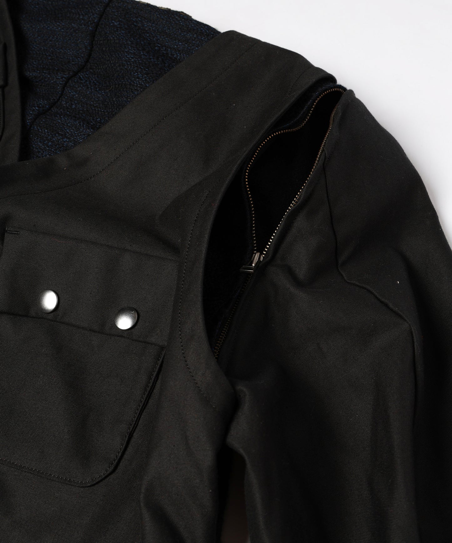 BACK-TO-FRONT BLOUSON
