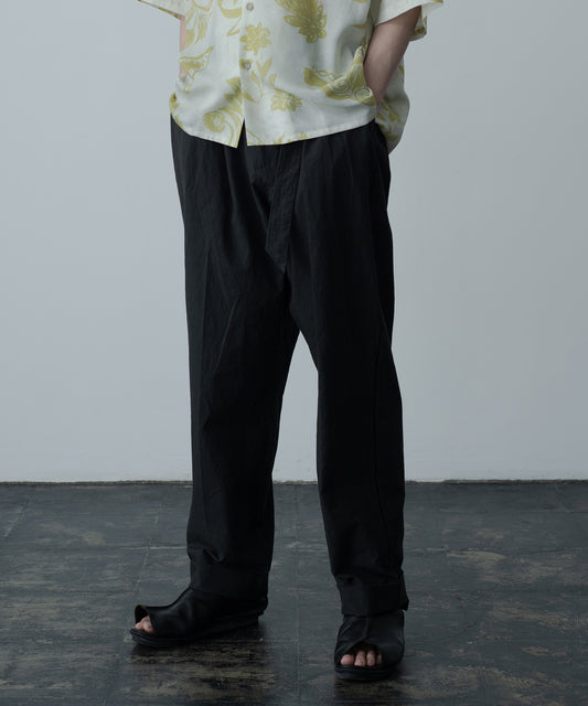 dump two-tuck slacks with belt