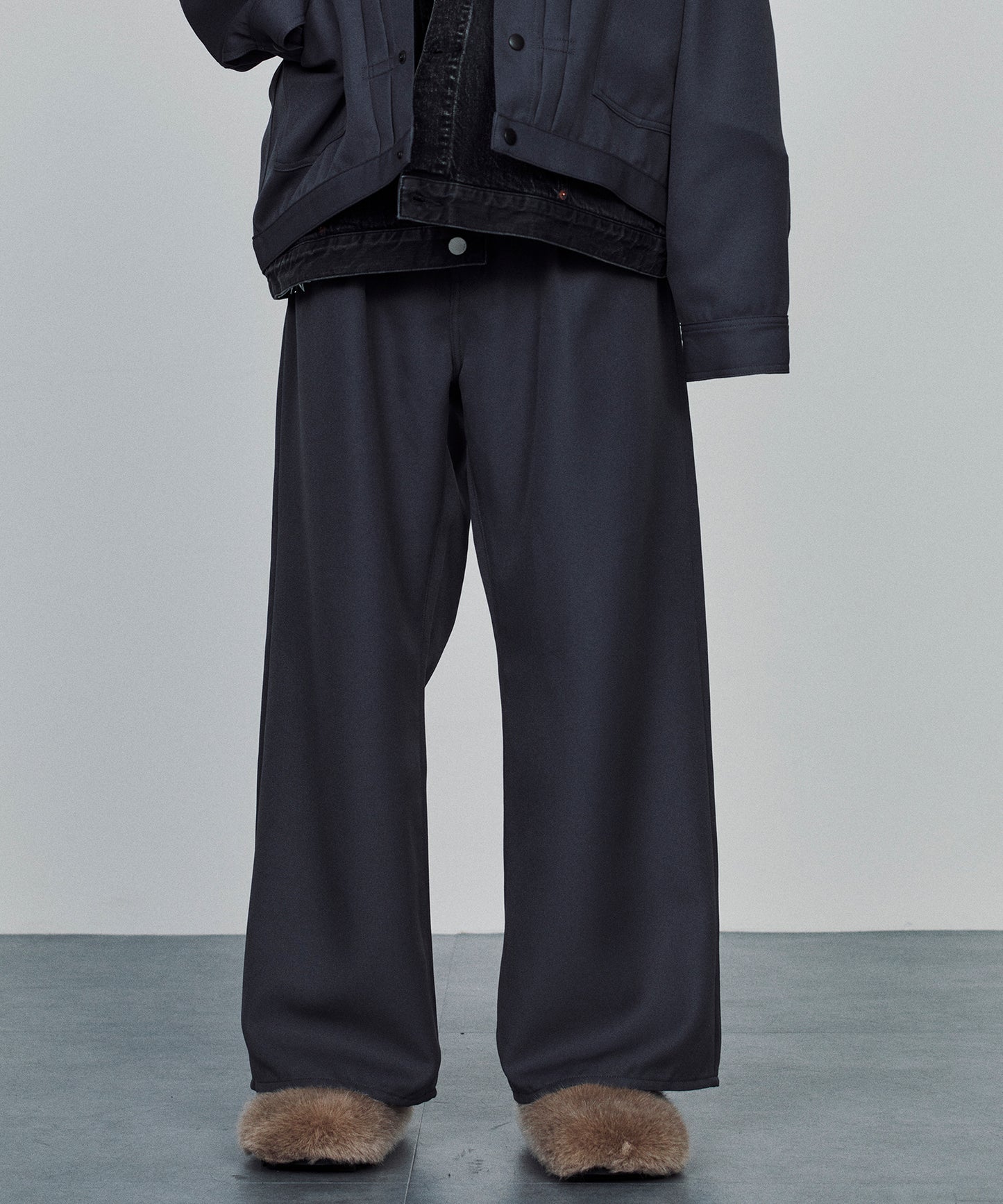 WIDE ONE TUCK STRAIGHT PANTS