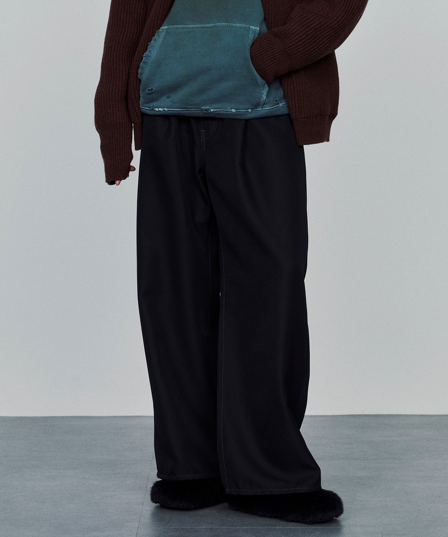 WIDE ONE TUCK STRAIGHT PANTS